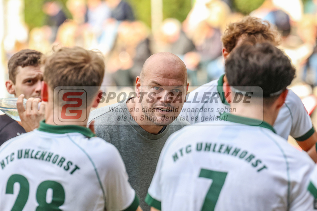 MJ_2022-10-08_Herren_HTCU-UHC-55 | Thilo Stralkowski (Trainer Uhlenhorst Mülheim), Uhlenhorst Mülheim - UHC Hamburg am 8.10.2022 im Waldstadion, Mülheim a. d. Ruhr