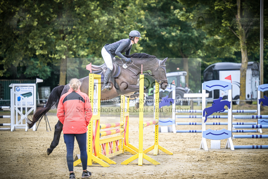 DOS_3742 | Entdecke hochwertige Reitturnierfotos von Foto Oger. Professionell, emotional und authentisch – jetzt Lieblingsmomente im Shop bestellen. - Realisiert mit Pictrs.com