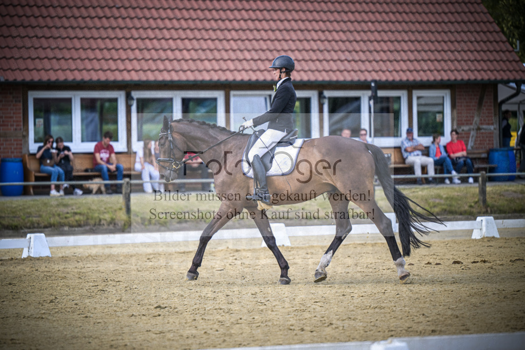 DOS_0059 | Entdecke hochwertige Reitturnierfotos von Foto Oger. Professionell, emotional und authentisch – jetzt Lieblingsmomente im Shop bestellen.Deutschlandweite Turnierfotografie. - Realisiert mit Pictrs.com