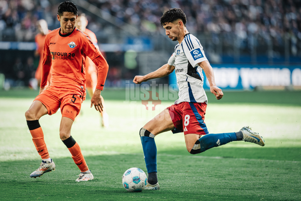 Fußball | Männer | Saison 2024/2025 | 2. Fußball-Bundesliga | 7. Spieltag | Hamburger SV vs. SC Paderborn 07 | 28.09.2024 | Daniel Elfadli (#8, HSV) am Ball
