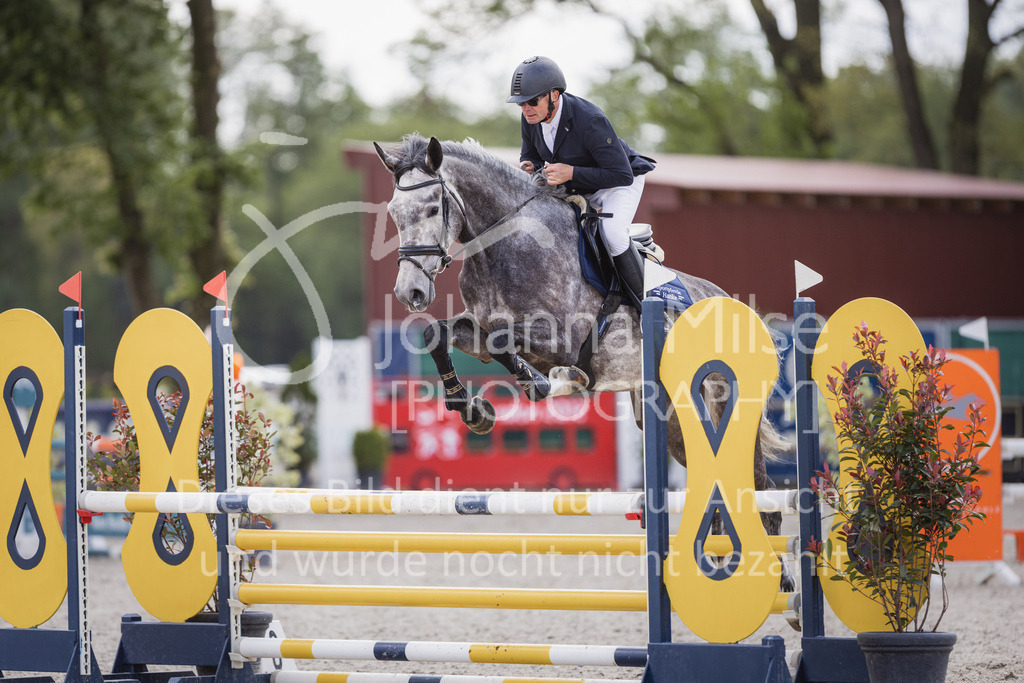 230516_Mühlen_03SprPf-A-359 | Deine schönsten Turniermomente als professionelle Fotos! Entdecke hochwertige Pferdesport-Fotografie im Online-Shop. Jetzt Fotos finden & bestellen!