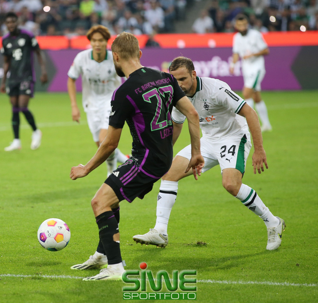 1.Fussball-Bundesliga  :  Borussia Mönchengladbach--FC Bayern München    3.Sptg. | 02.09.2023 Fussball,GER, Saison 2023/2024;         1.Bundesliga;   3. Spieltag;
VFL Borussia Mönchengladbach--FC Bayern München :   Konrad Laimer (27/FCB)
im Duell mit Tony Jantschke (24/BMG).


DFL REGULATIONS PROHIBIT ANY USE OF PHOTOGRAPHS AS IMAGE SEQENCES AND/OR QUASI-VIDEO. - Realisiert mit Pictrs.com