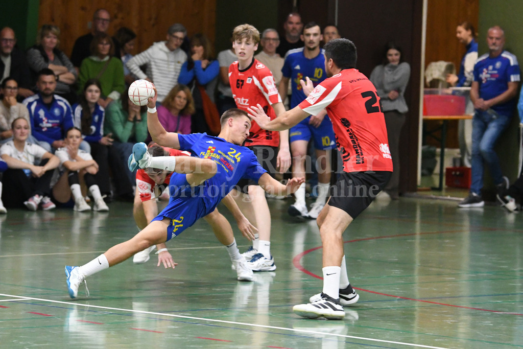 SSG Metten : VfL Waldkraiburg | feuert aus allen Lagen: Leonard Reiszky (SSG Metten #24) - Realisiert mit Pictrs.com