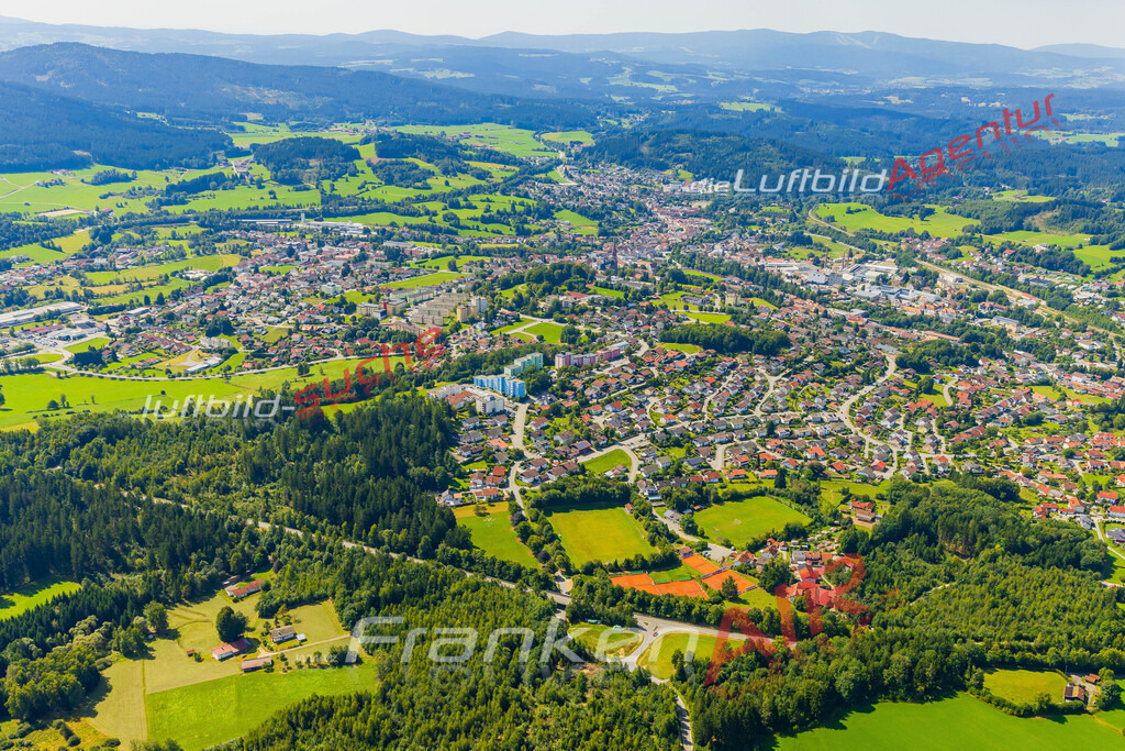 bild-maps-zwiesel-map-luftbild-5333-jahr-2025 | Luftaufnahme von Zwiesel Vs Google Maps- Die Luftaufnahme wurde 2025 vom UL-Flugzeug heraus erstellt ( keine Drohne ) - Hochauflösende Luftaufnahme - für professionelle Ausdrucke geeignet. Die Geschenkidee !Mit Lizenz und Bildrechte bestellbar