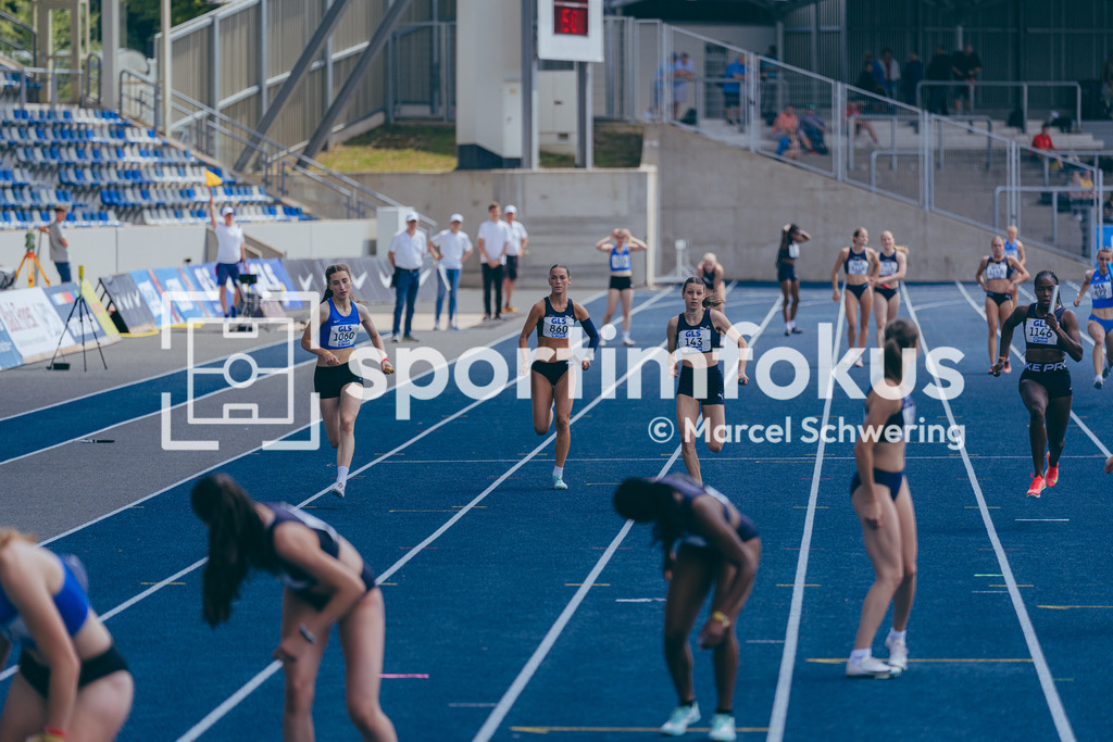 DM U23 U18 Bochum 2026 | Julia Rohe (StG Essen Ruhr), Eleni Schöpgens (Cologne Athletics) und =143= in der 4x100-Meter-Staffel bei den Deutschen Meisterschaften der U18 &amp; U23 2026 im Lohrheidestadion in Bochum-Wattenscheid. - Realisiert mit Pictrs.com