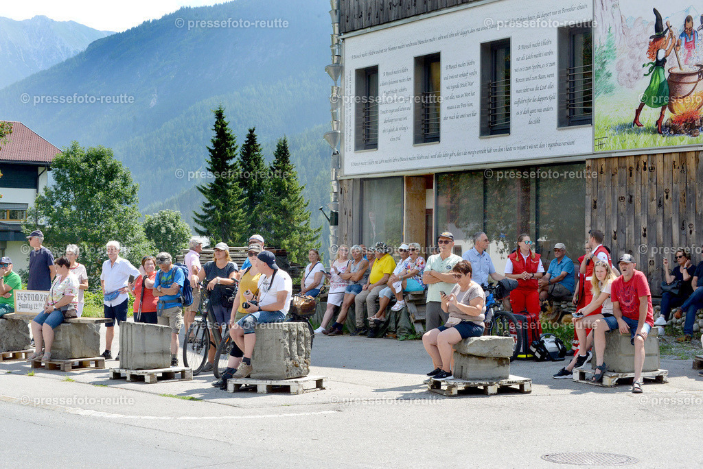VORABIMPRESSION-news-2022-Juli24-Bezirksschuetzenfest-Elbigenalp-D8-WTV_3683 | Info aus dem Bezirk Reutte/Ausserfern Tirol sowie eine umfangreiche Bilddatenbank über die gesamte Region: Lechtal, Talkessel Reutte, Tannheimertal, Zwischentoren. Lech, Plansee, Zugspitze, Grenztunnel, B179, Fernpassstraße, Verkehr, Lawinen, Tradition, - Realisiert mit Pictrs.com