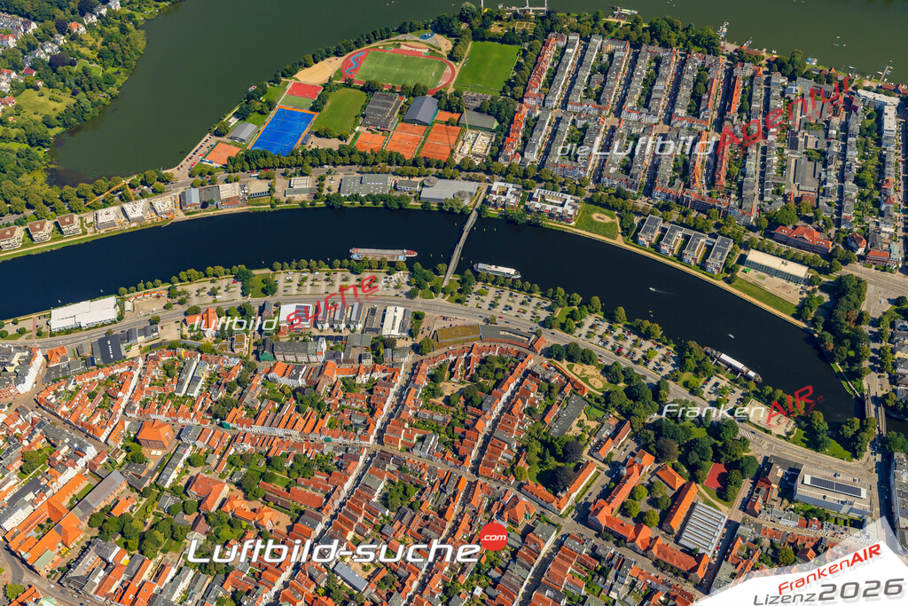Luftaufnahme Tor der Hoffnung Lübeck - Die Luftaufnahme wurde 2025 vom UL-Flugzeug heraus erstellt ( ohne Drohne ) - Hochauflösende Luftaufnahme - für professionelle Ausdrucke geeignet. Die Geschenkidee !Mit Lizenz und Bildrechte bestellbar