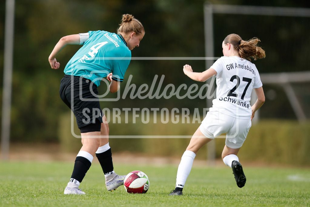 Fußball I Frauen I Westfalenpokal 26-27 I DJK GW Amelsbüren - SSV Rhade  I 18824 | Lea Baumeister (4, SSV Rhade) und Kira Schwanke (27, DJK GW Amelsbüren) im Zweikampf. - Realisiert mit Pictrs.com