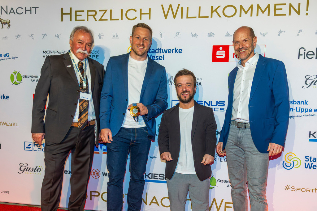 top-top.de 260306-263 | Foto, Video, Fotografie, Videografie, Fotobox, DJ, Discjockey, Musik, Musikbox, Veranstaltung, Photobooth, Amazon, Ebay, Buchtipp, Bestseller, Autor, Verlag, Buch, Wesel, Hamminkeln, NRW, Dinslaken, Rees, Drohne, Hochzeit, Party, Fotobox, Wesel, Fotograf