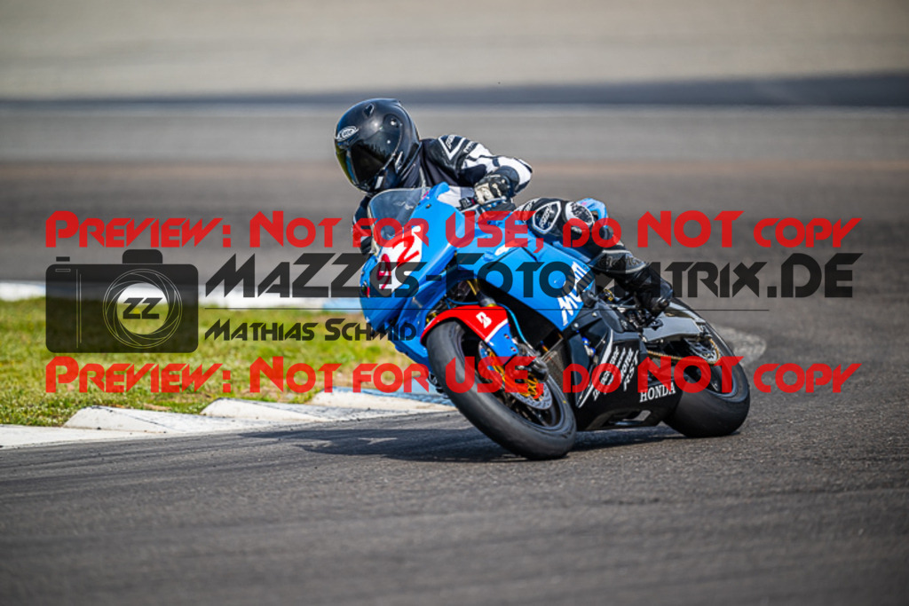 MaZZes_FotoMatrix_230410_7788 | ROT