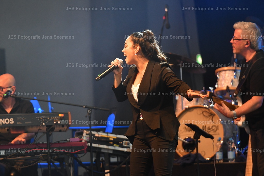 2026_Deborah Lee und the news_One Moment time Whitney Houston__0483 | Fotograf Jens Seemann - Realisiert mit Pictrs.com
