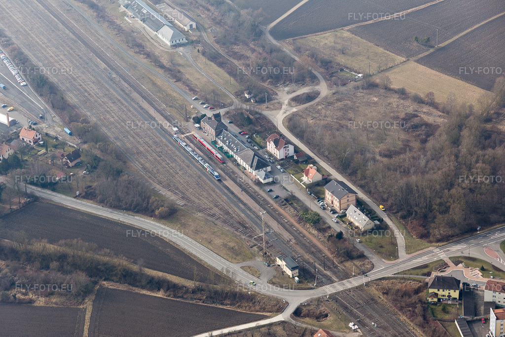 Vue aérienne: Gare ferroviaire à Lauterbourg dans le département Bas Rhin, France. Photo: IMG_096953.jpg prise le 19/02/2017 par Werner Riehm/FLY-FOTO.euRésolution de l'original: 5472 x 3648 px
