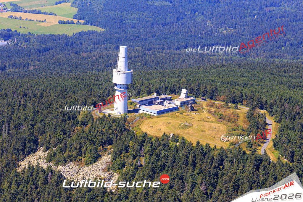Die Luftaufnahme Schneeberg-ochsenkopf - Fichtelgebirge wurde vom UL-Flugzeug (keine Drohne) aus fotografiert.Hohe Druck- Auflösung-die Geschenkidee!