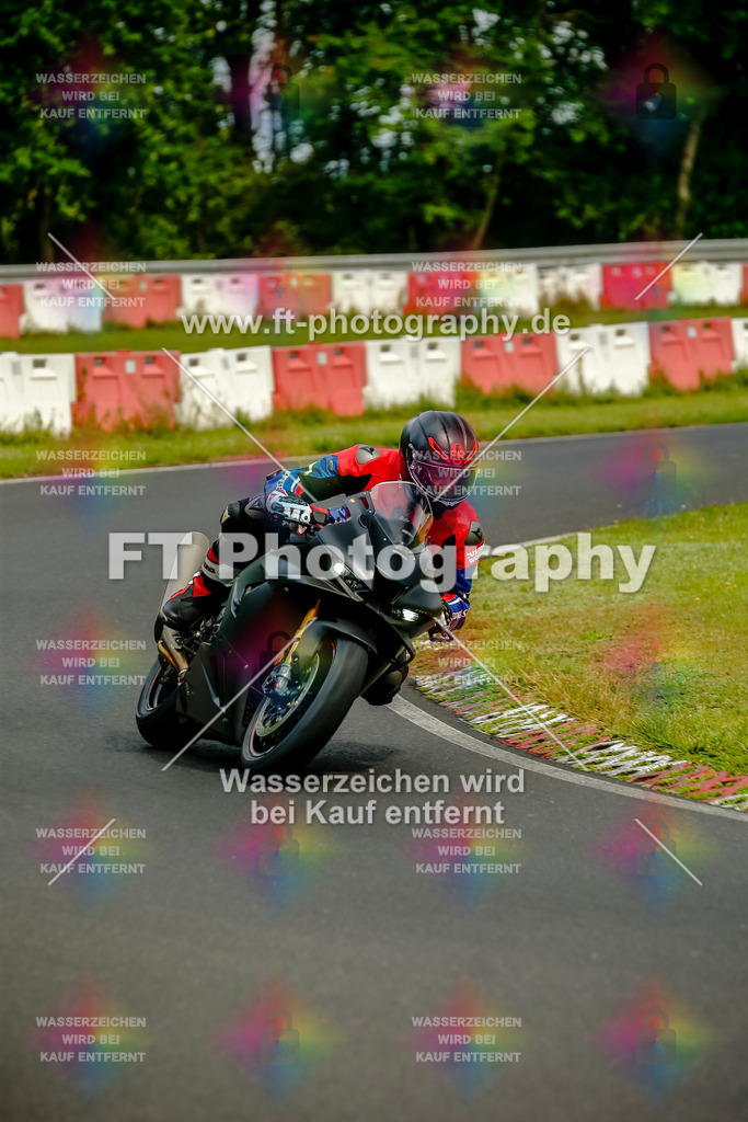 VBK-4462 | Hier findet Ihr Bilder von Touristenfahrten auf der Nürburgring Nordschleife oder von anderen Veranstaltungen die ich besucht habe. Viel Spass beim Durch Schauen 