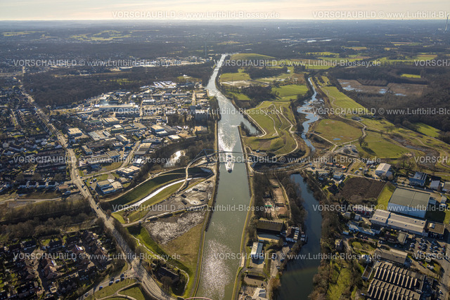 Castrop-Rauxel240106824 | Luftbild, Emscherbaustelle für Emscherland 2020, Brücke Cassurker Schwinge über Fluss Emscher und den Kanal, Binnenschifffahrt auf dem Rhein-Herne-Kanal, Fluss Emscher unterquert den Rhein-Herne-Kanal in dem Durchlassbauwerk Emscherdüker Wasserkreuz, Gewerbegebiet am Rhein-Herne-Kanal zwischen Wartburgstraße und Kanalstraße, Henrichenburg, Castrop-Rauxel, Ruhrgebiet, Nordrhein-Westfalen, Deutschland