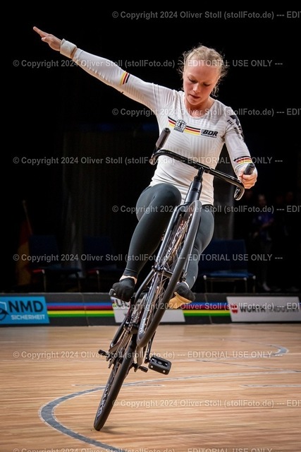 20241026OAS33544-lic | FUELLER Lara (GER / RKV Poppenweiler) First Place at UCI World Championships Indoor Artistic Cycling Bremen/GER Proposal 194,70 points Result 186,89 points - Realisiert mit Pictrs.com