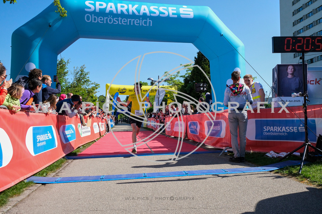 ..... | LINZ,AUSTRIA,27.April 24, Int. 3 Brückenlauf Linz  , Image shows: Photo: WAPICS / Michael ring