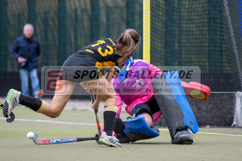 SFE_20231022_0112 | Deutsche Meisterschaft Weibliche U16 Finale Berliner HC - Harvestehuder THC am 22.10.2023 in Köln (Düsseldorfer Hockeyclub 1905 e.V.), Photo: Stephan Fehrmann 2023 (Sports-Gallery)