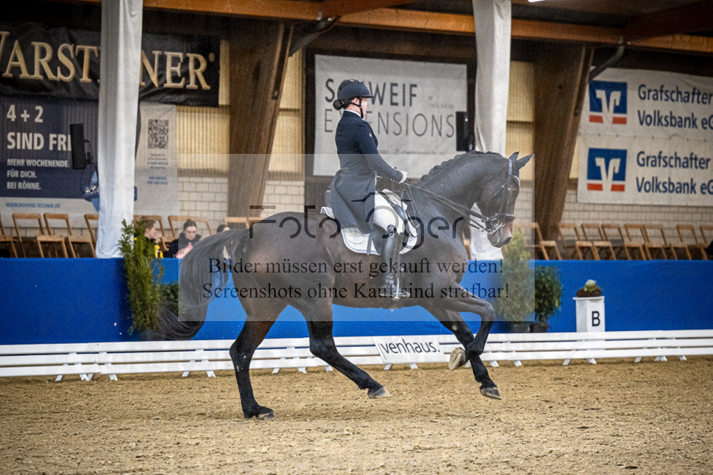 DOS_0122 | Entdecke hochwertige Reitturnierfotos von Foto Oger. Professionell, emotional und authentisch – jetzt Lieblingsmomente im Shop bestellen.Deutschlandweite Turnierfotografie. - Realisiert mit Pictrs.com
