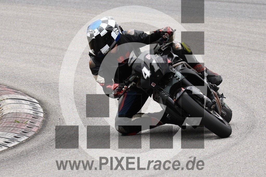 0041-20240518_10995 | Schöne Erinnerungen an spannende Momente - das festzuhalten ist unser Job. PIXELrace.de ist seit 2003 auf den Rennstrecken Europas unterwegs um die Action draußen beim Fahren und die wunderbare Stimmung imm Fahrerlager für euch einzufangen.