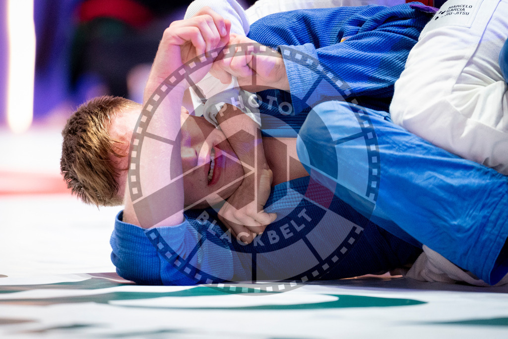 20231109PBB6078 | Fighters compete during the AJP World Professional Championship in the Mubadala Arena in Abu Dhabi, Arab United Emirates, on November 9, 2023.