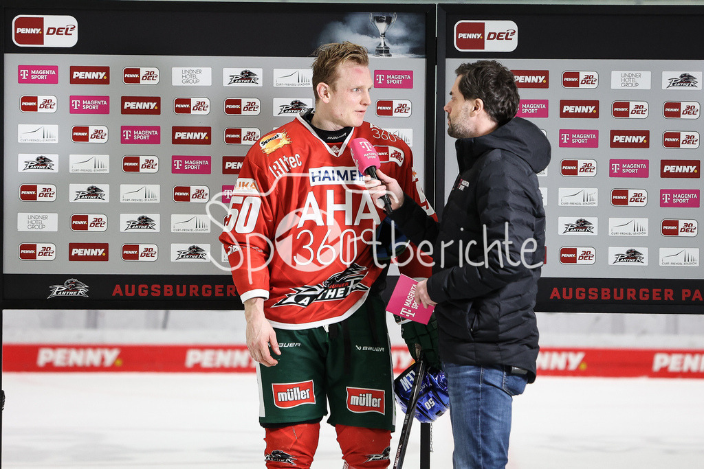 Augsburger Panther - Düsseldorfer EG | in der zweiten Pause steht Alexander OBLINGER (AEV #50) fuer Fragen von Alex KUNZ von MagentaSport zur Verfuegung / Interview /