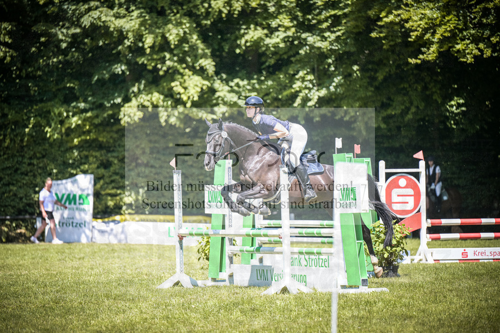 DOS_4285 | Entdecke hochwertige Reitturnierfotos von Foto Oger. Professionell, emotional und authentisch – jetzt Lieblingsmomente im Shop bestellen.Deutschlandweite Turnierfotografie. - Realisiert mit Pictrs.com