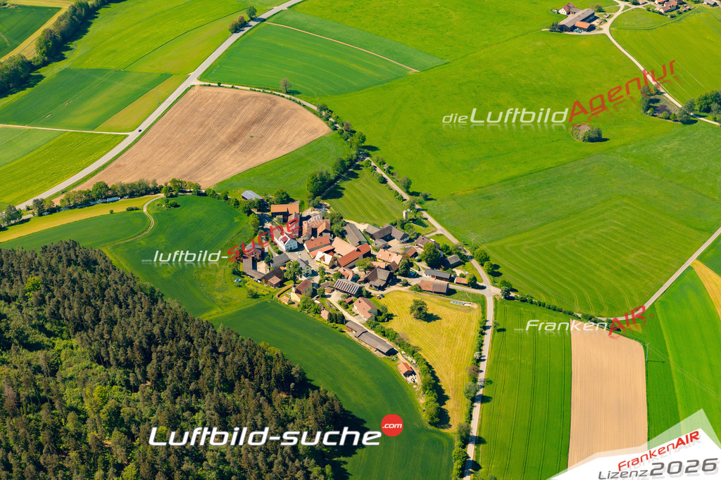 Das Luftbild zeigt : Woppenrieth Tännesberg - Die Luftaufnahme wurde 2024 vom UL-Flugzeug aus erstellt ( keine Drohne ) - Hochauflösende Luftaufnahme - Für grossformatige Ausdrucke geeignet. Die Geschenkidee !Mit Lizenz und Bildrechte bestellbar