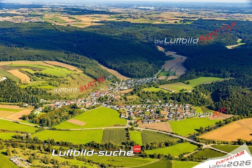 Klassische Luftaufnahme ohne Drohne zeigt:Pfünz bei Walting - Die Luftbildaufnahme wurde 2025 vom UL-Flugzeug heraus erstellt ( keine Drohne ) - Hochauflösende Luftaufnahme -Nicht vergleichbar mit Google Maps oder Satelittenbilder- Die Geschenkidee !Mit Lizenz und Bildrechte bestellbar