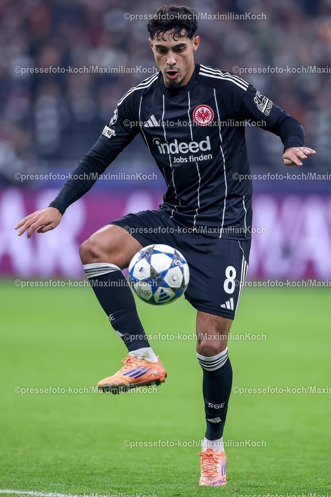 UCL26112502024 | 26.11.2025, Fußball, UEFA Champions League, Eintracht Frankfurt - Atalanta Bergamo, Deutsche-Bank-Park (Frankfurt am Main), 5. Spieltag, Saison 2025 2026: Fares Chaibi&nbsp;(Eintracht Frankfurt #08)  Regulations prohibit any use of photographs as image sequences and or quasi-video.