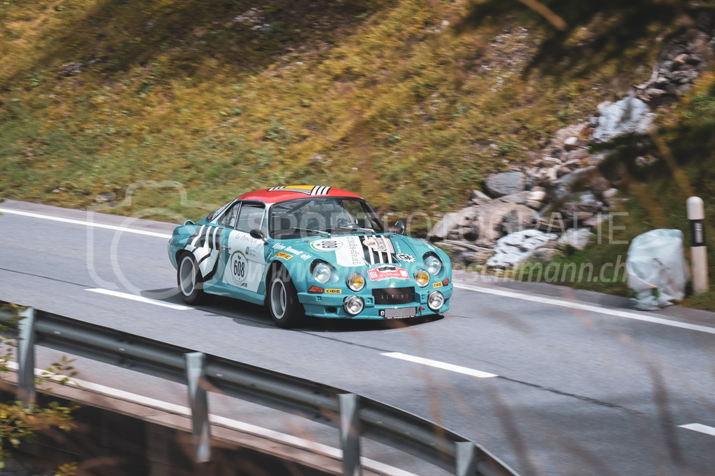 21. Arosa ClassicCar 2025 - 7. =September= 2025 | Hans Sigrist aus Rafz (SUI) in einem Alpine A110 1600 S aus dem Jahre 1969 mit Startnummer 608 am Arosa ClassicCar 2025 in der Kategorie Demo..@arosaclassiccar, @arosa.official, #arosaclassiccar, #arosa, #76curves, #classiccarBild: Sportfotografie Markus Aeschimann | www.markus-aeschimann.ch - Realisiert mit Pictrs.com