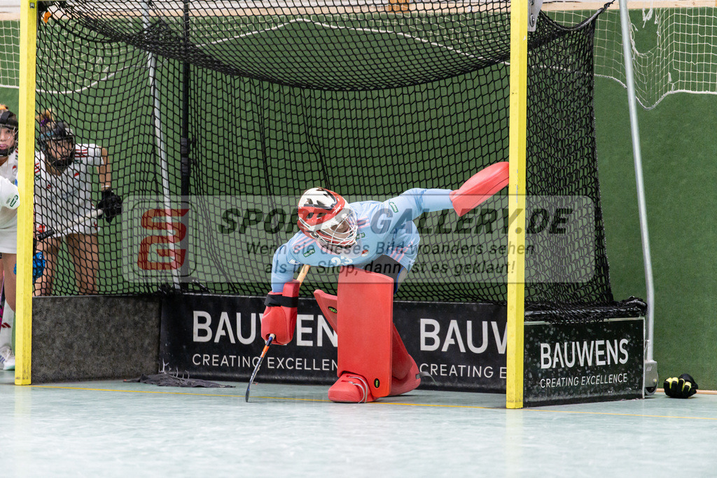 SFE_20250112_0031 | Köln, Deutschland, 12.01.2025:  ßHockey 1. Bundesliga Damen Rot-Weiss Köln - Schwarz-Weiß Köln im KTHC Stadion Rot-Weiss Köln Tennis and Hockey Club am 12.01.2025 in Köln, Deutschland. (Foto von Stephan Fehrmann)Köln, Germany, 12.01.2025: ßHockey 1. Bundesliga Damen Rot-Weiss Köln - Schwarz-Weiß Köln in KTHC Stadion Rot-Weiss Köln Tennis and Hockey Club at 12.01.2025 in Köln, Deutschland. (Foto from Stephan Fehrmann)