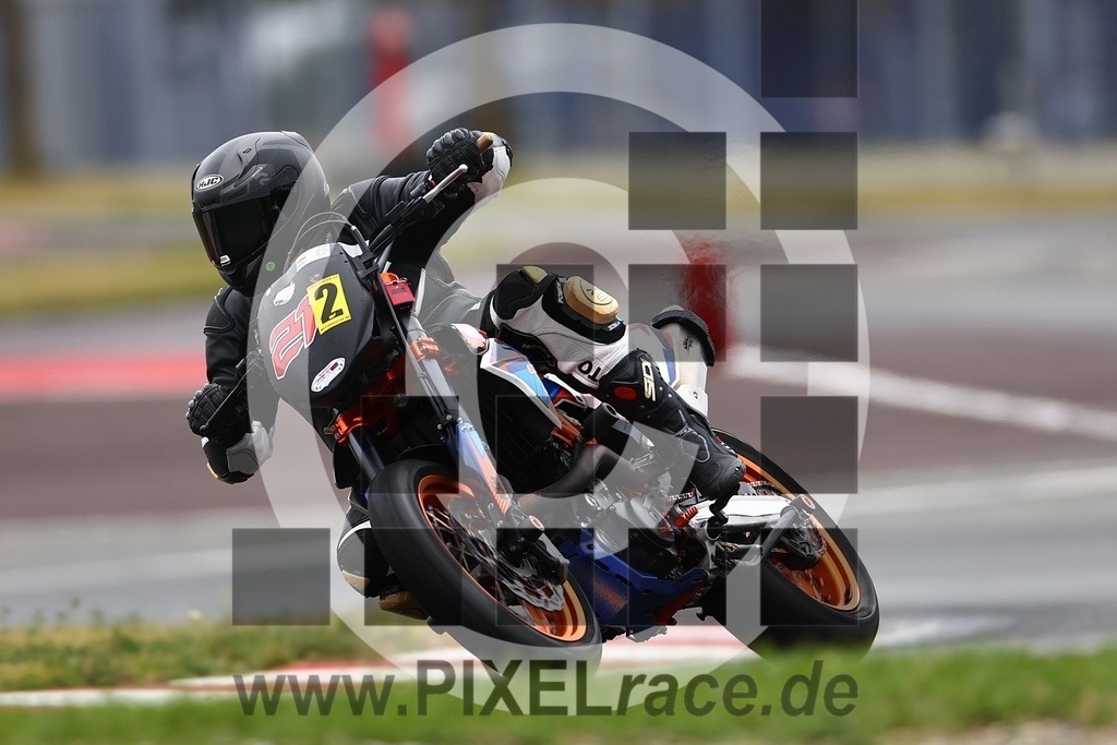 top-20240916_01770 | Schöne Erinnerungen an spannende Momente - das festzuhalten ist unser Job. PIXELrace.de ist seit 2003 auf den Rennstrecken Europas unterwegs um die Action draußen beim Fahren und die wunderbare Stimmung imm Fahrerlager für euch einzufangen.