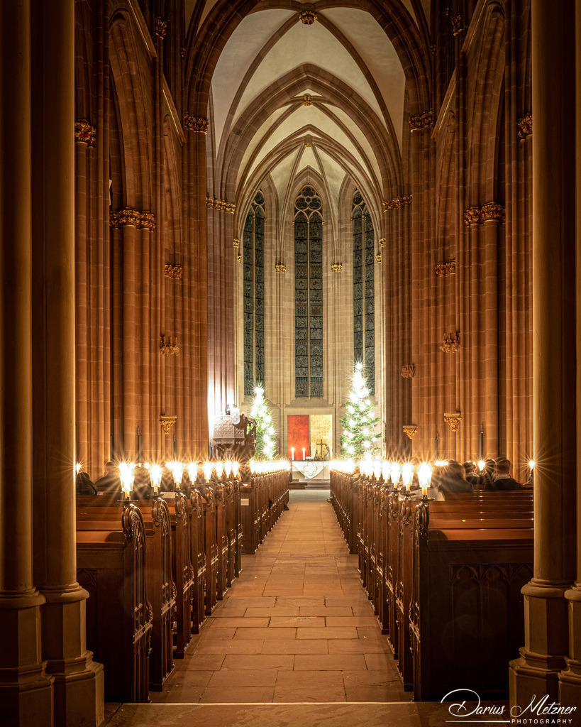 Christmette in der Katharinenkirche in Oppenheim | Christmette in der Katharinenkirche in Oppenheim. Mit unzähligen Kerzen, welche eine wundervolle, weihnachtliche Stimmung verbreiten.
