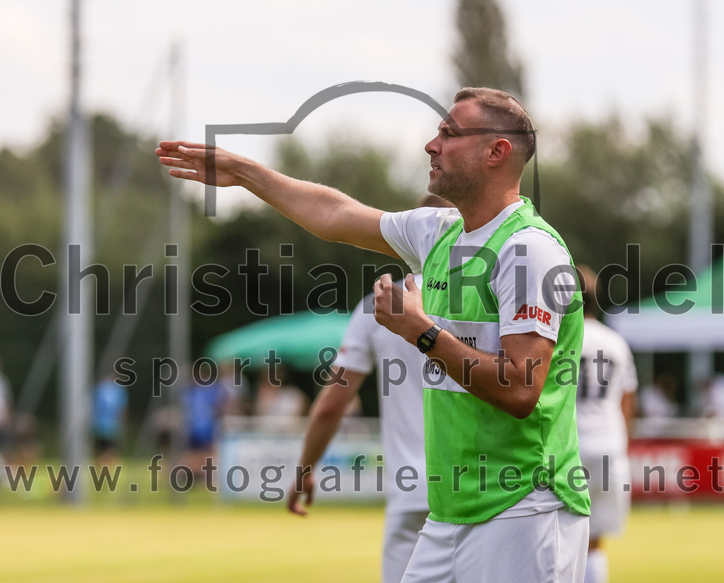 2023-07-22_017_FC_Eitting_gegen_FC_Moosinning | Eitting, Deutschland, 22.07.2023:
Fußball, Kreisliga 2023 / 2024, Testspiel, FC Eitting gegen FC Moosinning, Endergebnis: 0:4

Trainer Christoph Ball (FC Moosinning)

Foto: Christian Riedel / fotografie-riedel.net