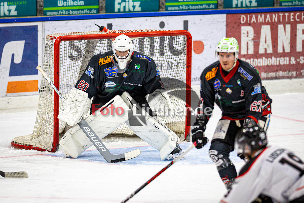 Peißenberg MINERS gegen EV Dingolfing | Eishockey Bayernliga 2025/26 Vorbereitung, Peißenberg MINERS gegen EV Dingolfing, 20250926,Xaver NAGEL (MINERS Goali 80) in Aktion, Tor,2025-09-26 in Peißenberg (flatbuy Arena Peißenberg), Xaver NAGEL (MINERS Goali 80), Maximilian MALZATZKI (MINERS 67)Copyright: WolfgangxLindner www.foto-lindner.de