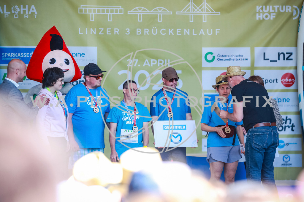 ..... | LINZ,AUSTRIA,27.April 25, Int. 3 Brückenlauf Linz  , Image shows: Photo: WAPICS / Manuel Binder