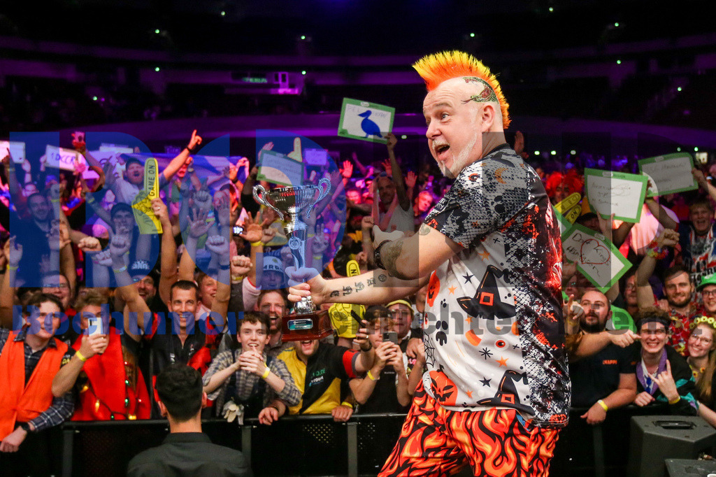  29.10.2023 - 
 | Sebastian Sendlak / Bochumer Nachrichtendienst (BOND) - PDC European Darts Championship: Finale {Persons shown} - Realisiert mit Pictrs.com