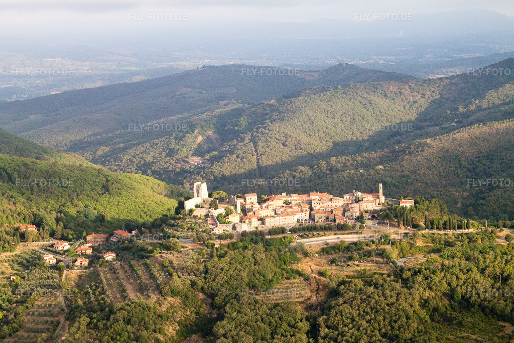 Luftbild: Ortsansicht in Civitella in Val di Chiana im Bundesland Arezzo in Italien. Foto: IMG_43575.jpg vom 27.07.2011 durch Werner Riehm/FLY-FOTO.de