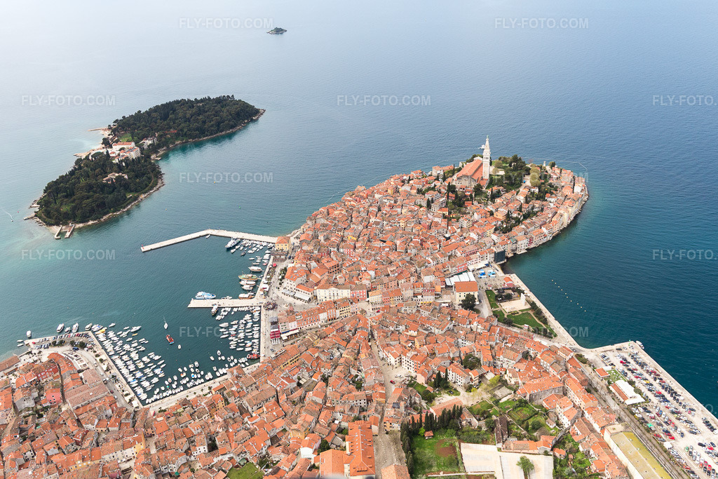 Aerial view: View of the town in Rovinj in the state Gespanschaft Istrien, Croatia. – Photo: IMG_105978.jpg taken on 04/13/2018 by Werner Riehm/FLY-FOTO.com – Resolution of the original: 5061 x 3374 px