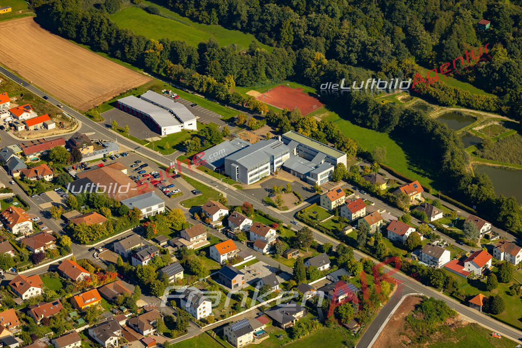 Aktuelles Luftbild von Rambach Schlüsselfeld - Die Luftaufnahme wurde 2022 mittels UL-Flugzeug erstellt ( keine Drohne ) - hochauflösende Kamera-Systeme von  Canon -Beste Qualität - Für grossformatige Ausdrucke geeignet. Die Geschenkidee !