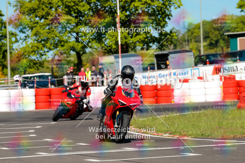 Moto-TeamOBK-21564 | Hier findet Ihr Bilder von Touristenfahrten auf der Nürburgring Nordschleife oder von anderen Veranstaltungen die ich besucht habe. Viel Spass beim Durch Schauen 