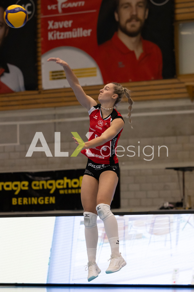 Volleyball I Frauen I Saison 2025-2026 I Volleyball NLA | Women I 1/4 Finals I VC Kanti Schaffhausen - BIWI Volleyball Franches-Montagnes I 21.02.2026 | 8 Lina-Marie Lieb (DE) (VC Kanti Schaffhausen) – Aussen - Realisiert mit Pictrs.com