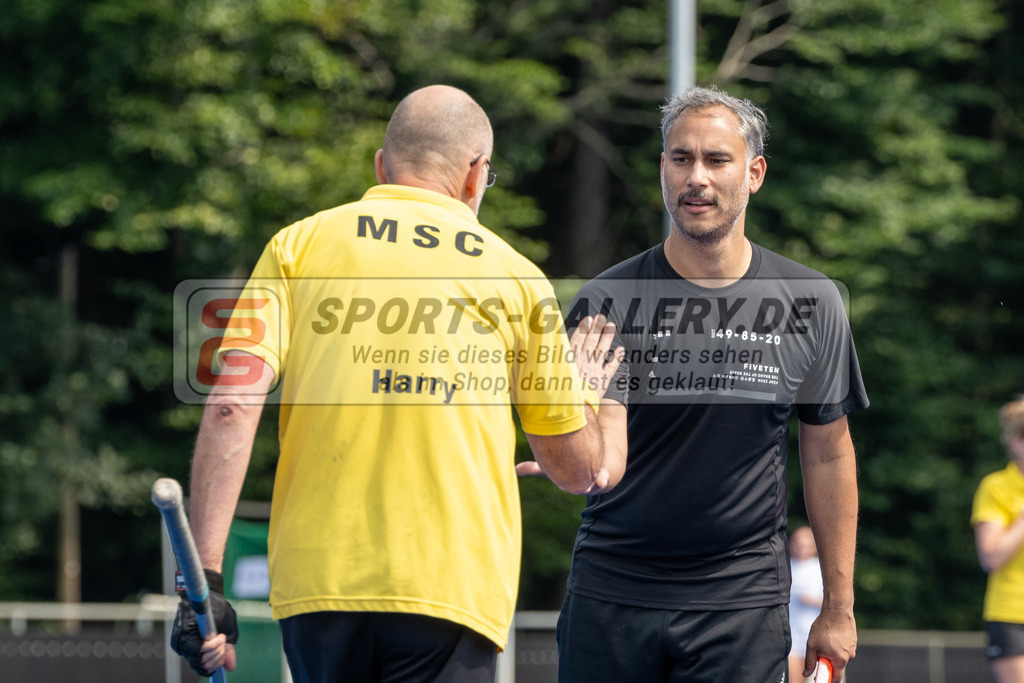 SFE_20240818_0200 | Krefeld, Deutschland, 18.08.2024:  European Cup for Recreational Hockey Players im KTHC Stadion Rot-Weiss Köln Tennis and Hockey Club am 18.08.2024 in Krefeld, Deutschland. (Foto von Stephan Fehrmann)Krefeld, Germany, 18.08.2024: European Cup for Recreational Hockey Players in KTHC Stadion Rot-Weiss Köln Tennis and Hockey Club at 18.08.2024 in Krefeld, Deutschland. (Foto from Stephan Fehrmann)