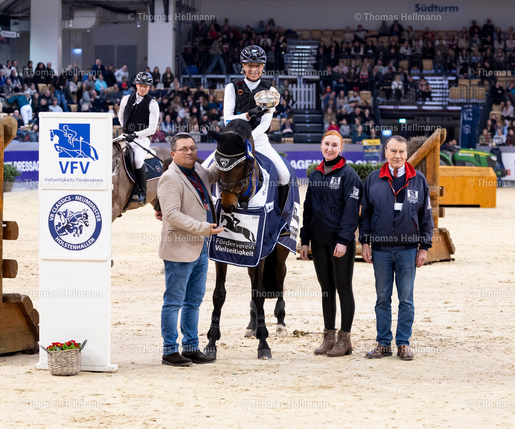 TH_EQUISTROs. Siena just do it_ Ingrid Klimke_25819 | EQUISTROs. Siena just do it, Ingrid Klimke beim VR Classics 2025 am 13.02.25 in Neumünster, Holstenhallen