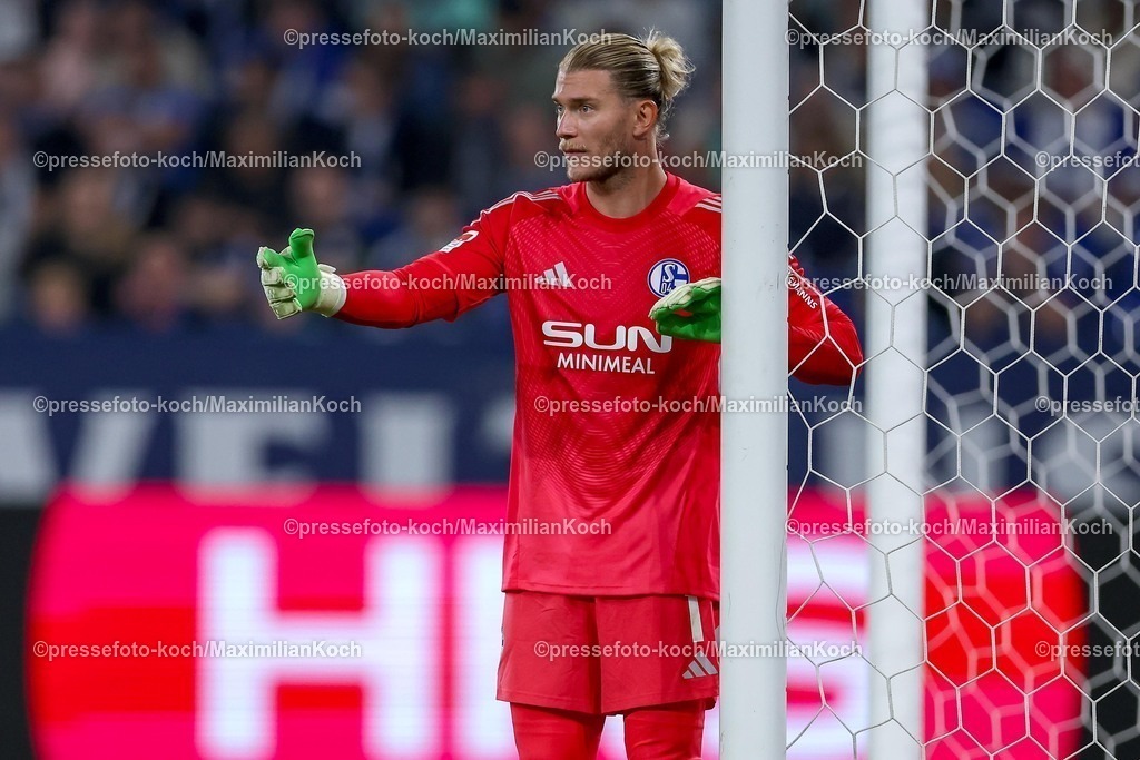 S0401082501103 | 01.08.2025, Fußball, FC Schalke 04 - Hertha BSC, 1.Spieltag, 2. Fußball Bundesliga, Veltins-Arena Gelsenkirchen, Saison 2025 2026: Torwart Loris Karius (Schalke04 #01) DFB regulations prohibit any use of photographs as image sequences and or quasi-video.