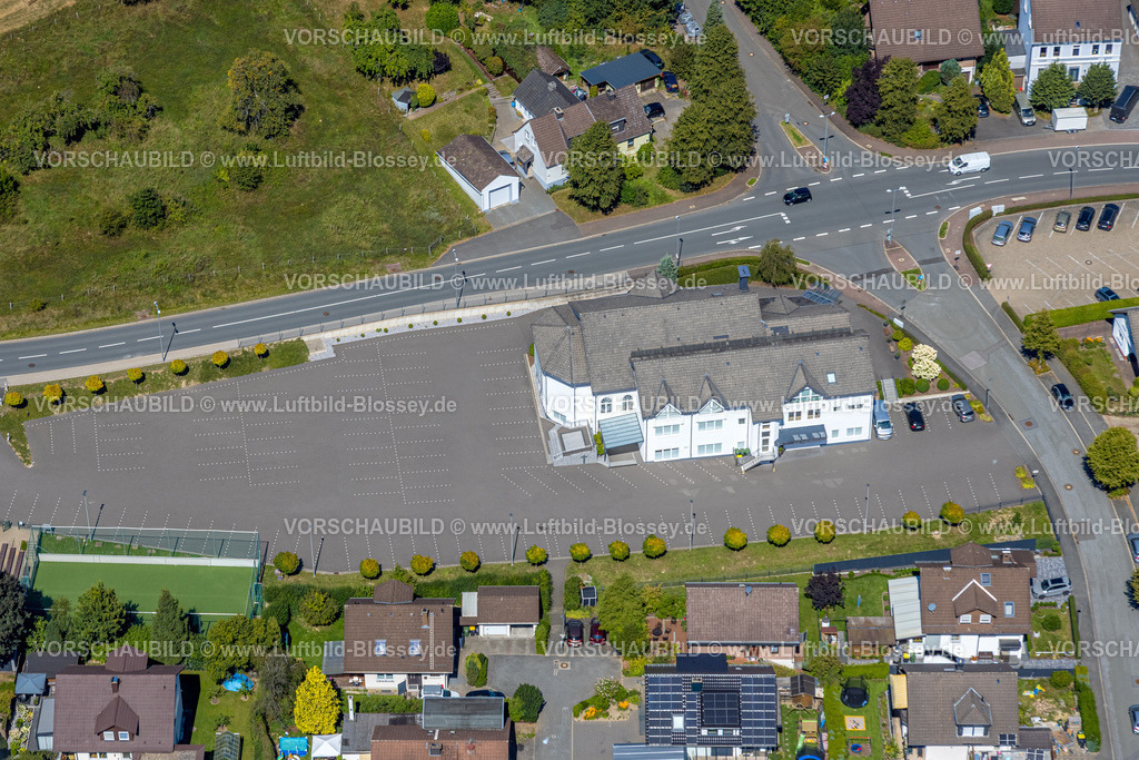 Kierspe250813430 | Luftbild, Christliches Gemeindezentrum Halver e.V. und Parkplatz, Ehringhausen, Halver, Sauerland, Nordrhein-Westfalen, Deutschland