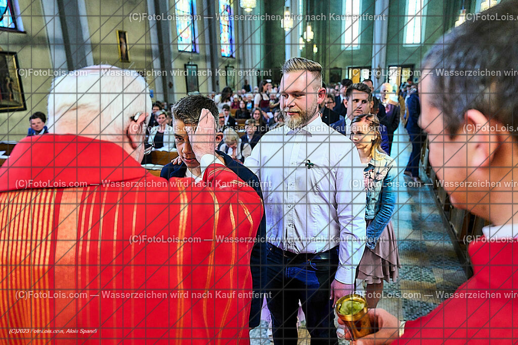 ALP2434_Pfarrfirmung Wieselburg_Sakrament der Firmung | (C)FotoLois.com, Alois Spandl, Pfarrfirmung in Wieselburg mit Firmspender Eduard Gruber (ehemaliger Generalvikar der Diözese St. Pölten), Sa 3. Juni 2023.