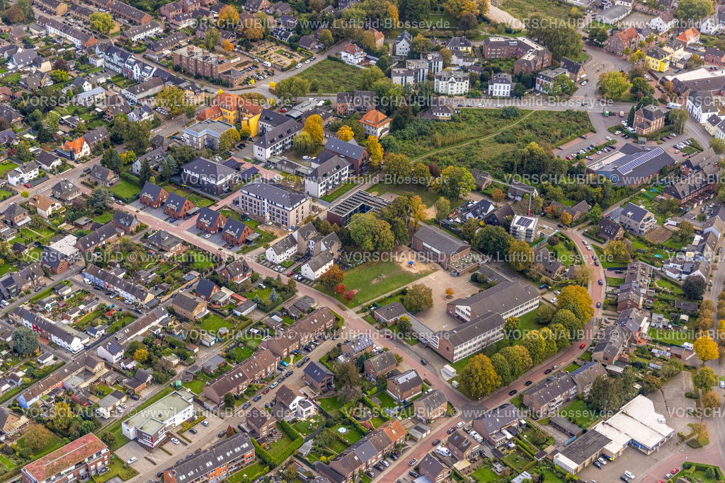 Rees241009999Haldern | Luftbild, Gemeinschaftsgrundschule der Stadt Rees Greisstraße, Wohngebiet Sahler Straße, ehemalige Grundschule am Kreisverkehr, Haldern, Rees, Niederrhein, Nordrhein-Westfalen, Deutschland