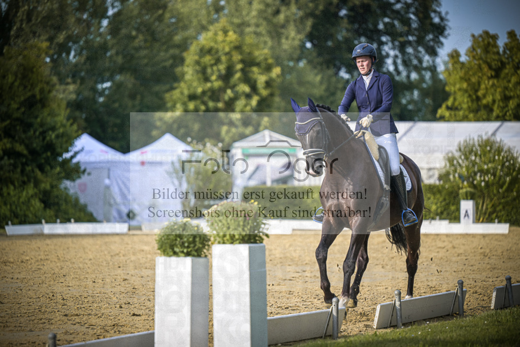 DOS_0574 | Entdecke hochwertige Reitturnierfotos von Foto Oger. Professionell, emotional und authentisch – jetzt Lieblingsmomente im Shop bestellen.Deutschlandweite Turnierfotografie. - Realisiert mit Pictrs.com